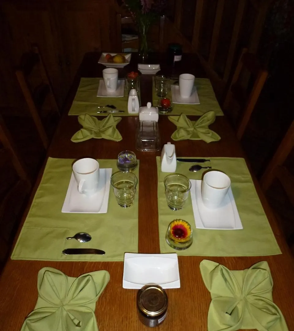 La Croisee Des Fleurs Lapte Bed & Breakfast